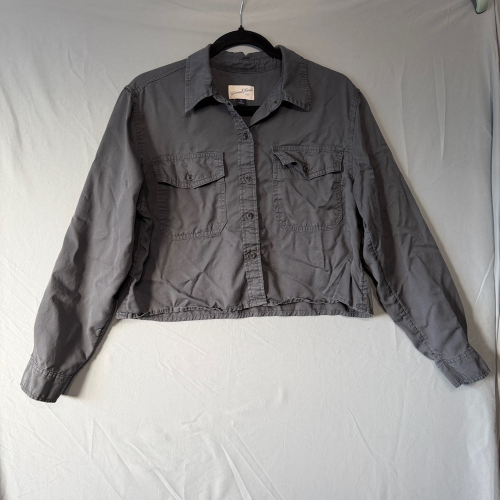 Universal Thread Womens Cropped Button Down Top Medium Grey Boxy Fit Lightweight